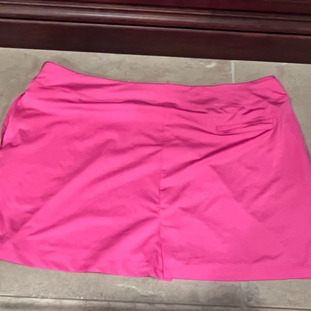 Women’s Puma Golf bright Pink knit Skirt with removable shorts - Picture 2 of 4